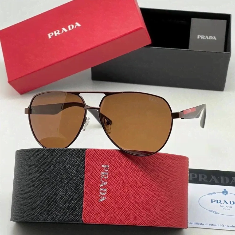 Солнцезащитные очки Prada E1042-0