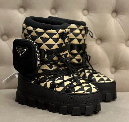 Женские дутики Prada Monolith