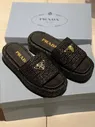 Босоножки Prada черные из рафии