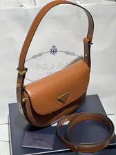 Коричневая сумка Prada через плечо