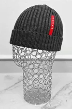 Мужская шапка Prada серого цвета