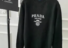 Женский черный свитер Prada