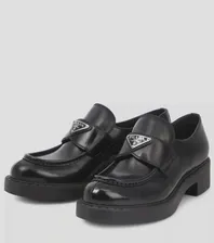 Чёрные лоферы Prada из лакированной кожи